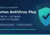Grafik med en blå sköld och en bock bredvid texten "Norton AntiVirus Plus" samt noteringar om betald prenumeration, gratis provperiod och Microsoft Defender som gratis alternativ.