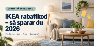 IKEA rabattkod – så sänker du priset på möbler och inredning 2026 Illustration med soffa, soffbord och prislappar samt text om att spara på IKEA genom medlemspriser, rea och begagnat 2026.